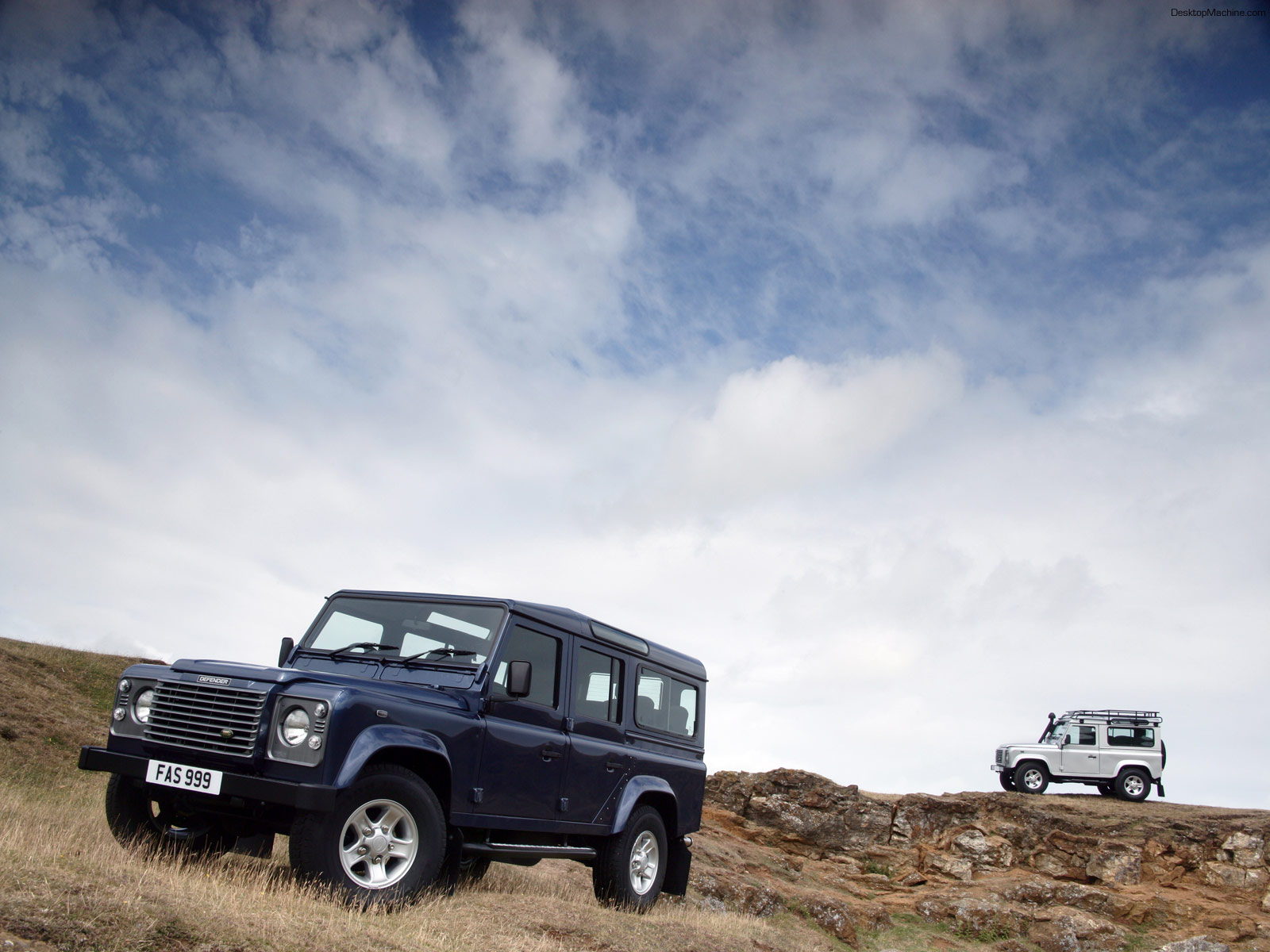 Land Rover Defender 1600x1200 b10 Tapety na pulpit